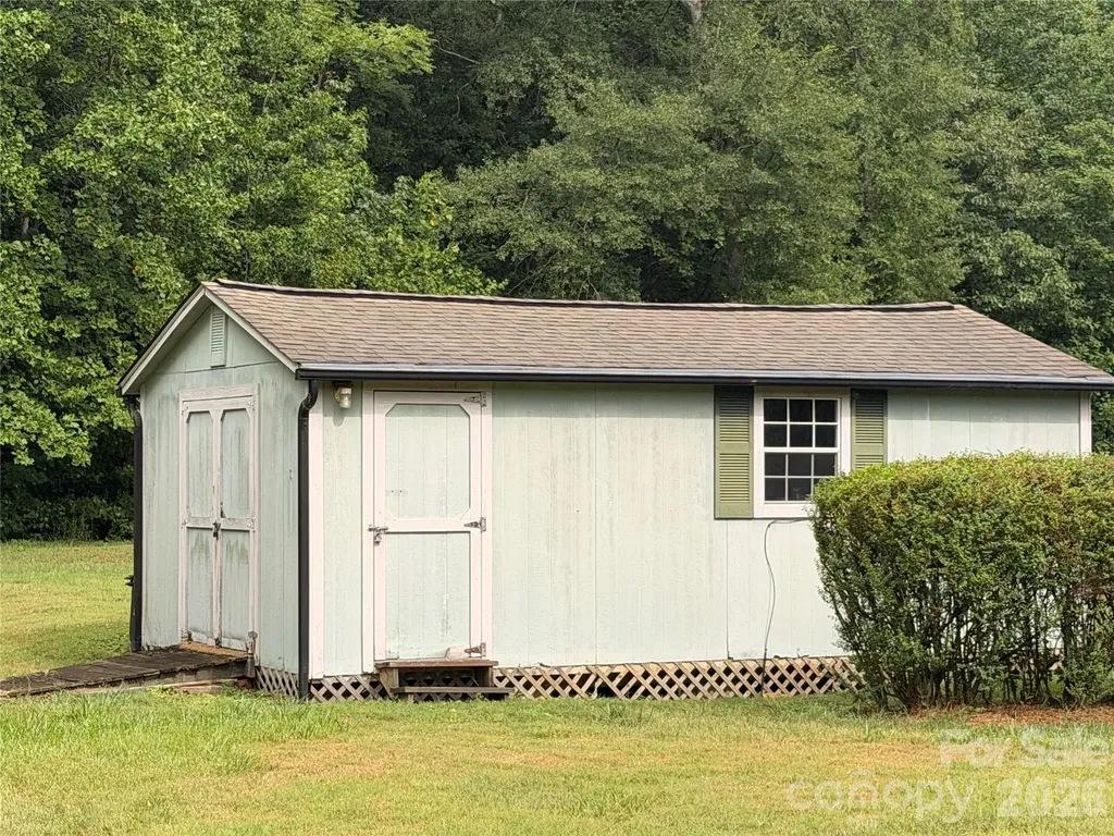 2475 Shelton Avenue Statesville NC 28677