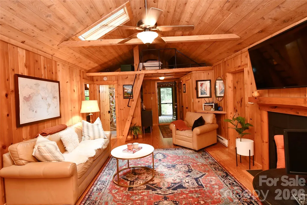 33 Tennis Court Road Burnsville NC 28714