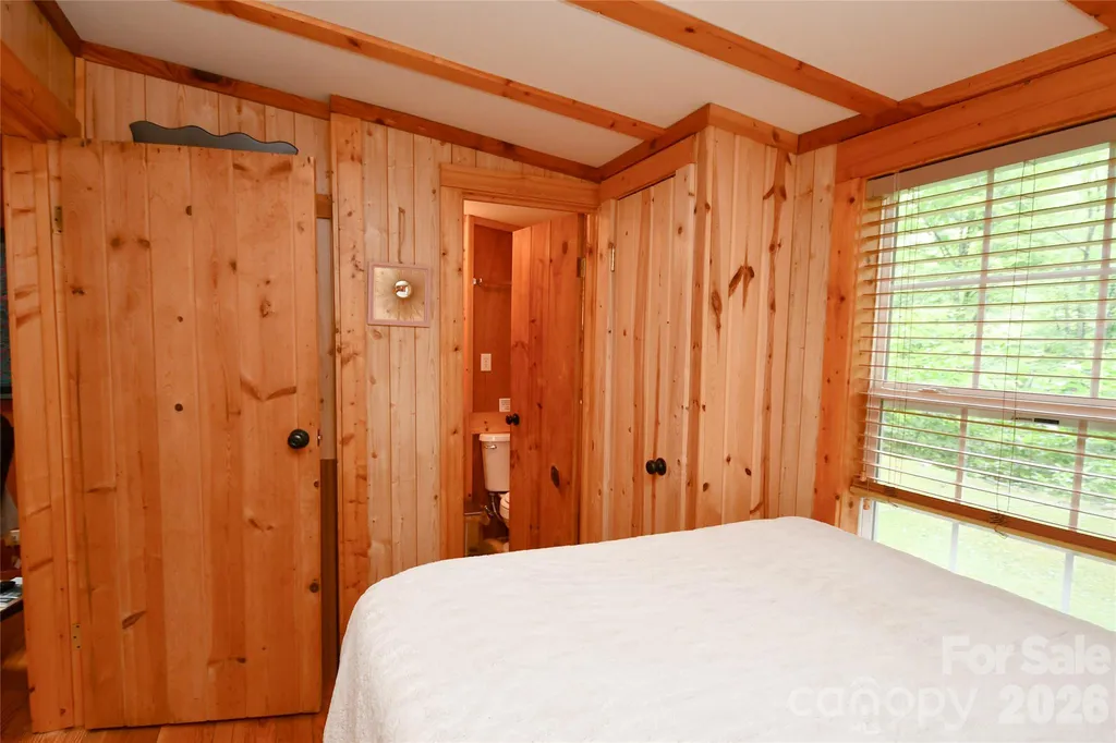 33 Tennis Court Road Burnsville NC 28714