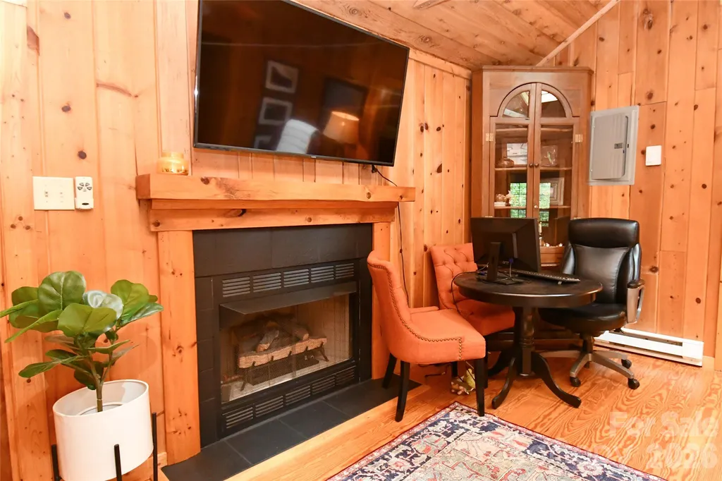 33 Tennis Court Road Burnsville NC 28714