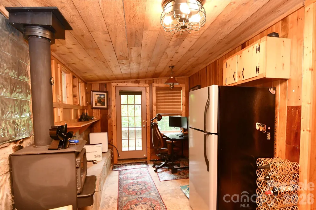 33 Tennis Court Road Burnsville NC 28714