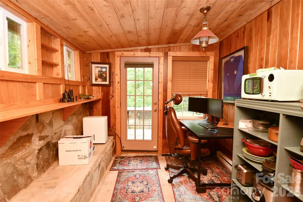 33 Tennis Court Road Burnsville NC 28714
