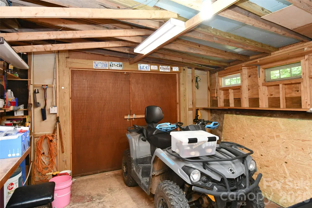 33 Tennis Court Road Burnsville NC 28714