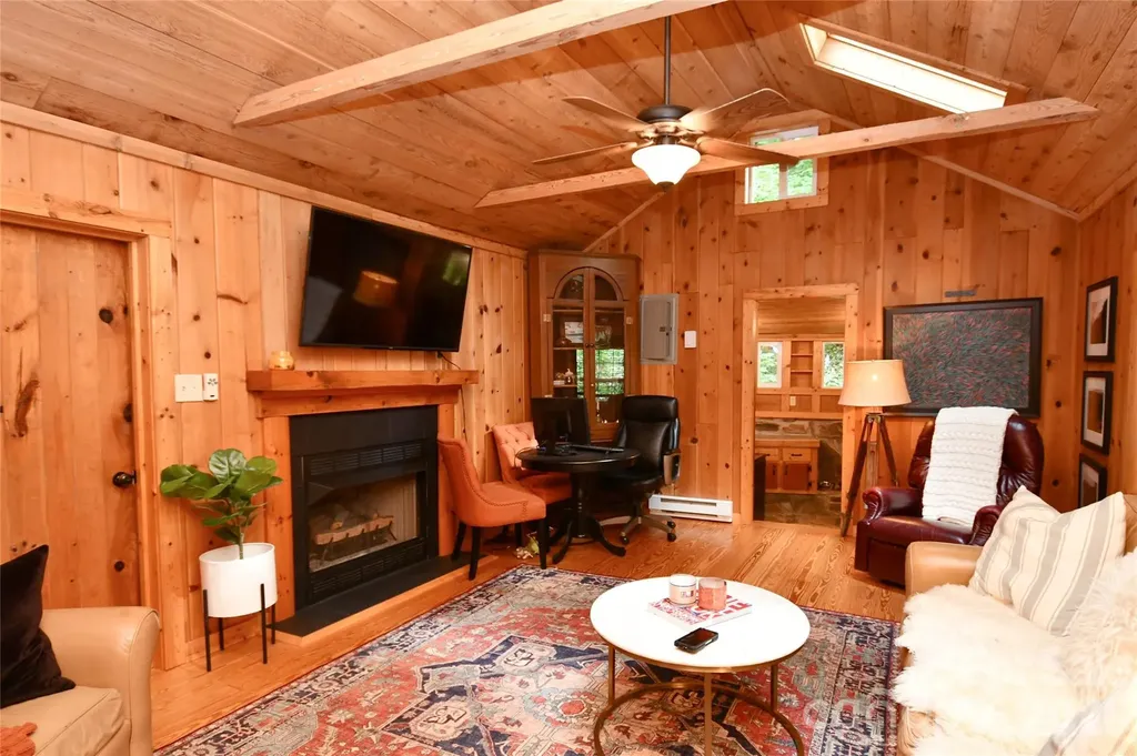 33 Tennis Court Road Burnsville NC 28714