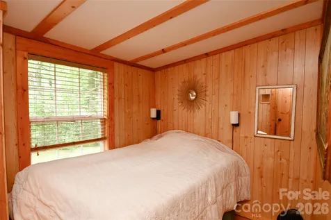 33 Tennis Court Road Burnsville NC 28714