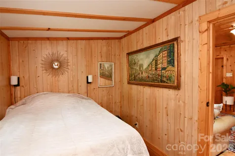 33 Tennis Court Road Burnsville NC 28714