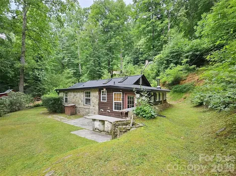 33 Tennis Court Road Burnsville NC 28714