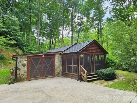 33 Tennis Court Road Burnsville NC 28714