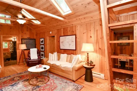 33 Tennis Court Road Burnsville NC 28714