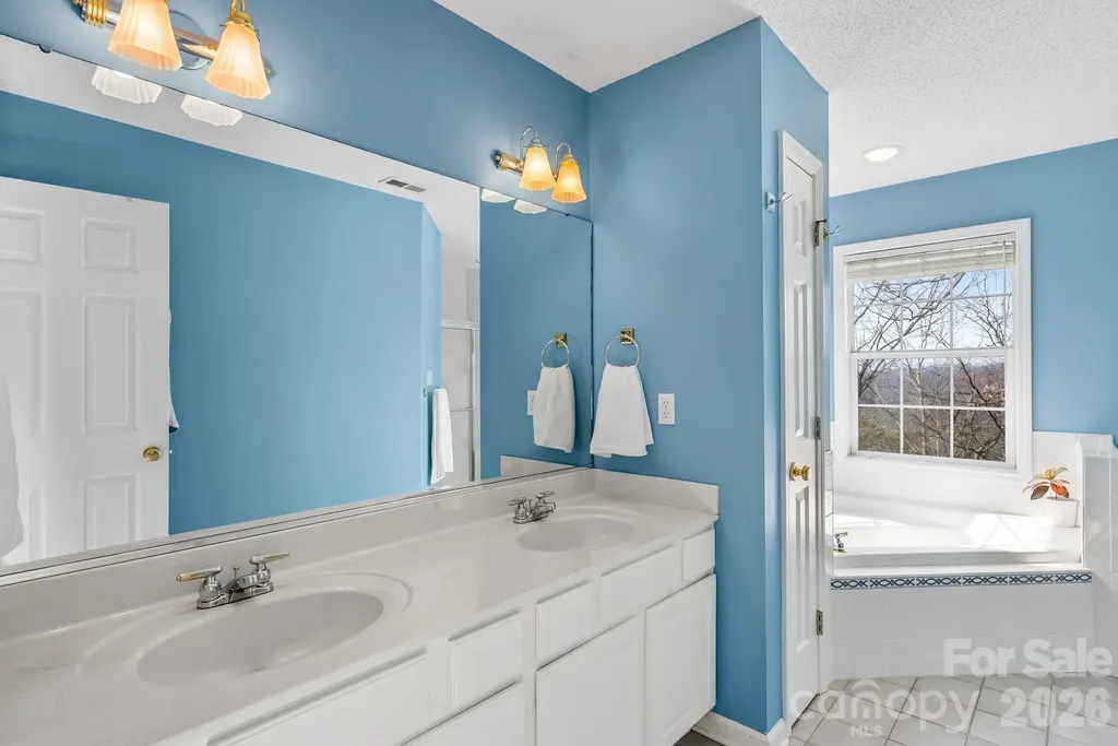 505 Kings Ridge Asheville NC 28804