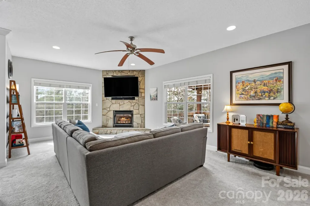 505 Kings Ridge Asheville NC 28804