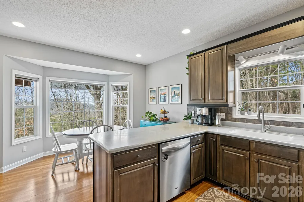 505 Kings Ridge Asheville NC 28804