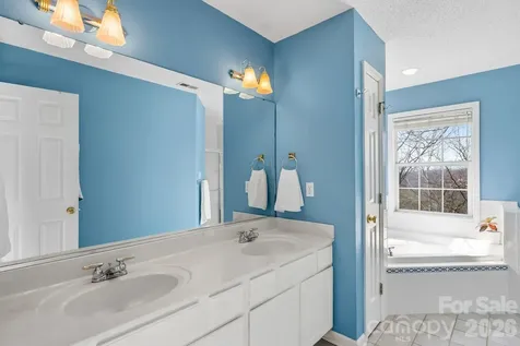 505 Kings Ridge Asheville NC 28804