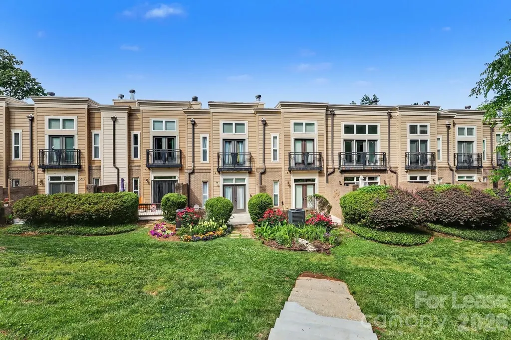 239 N Dotger Avenue Charlotte NC 28207