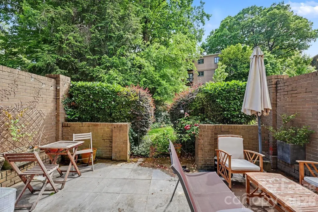 239 N Dotger Avenue Charlotte NC 28207
