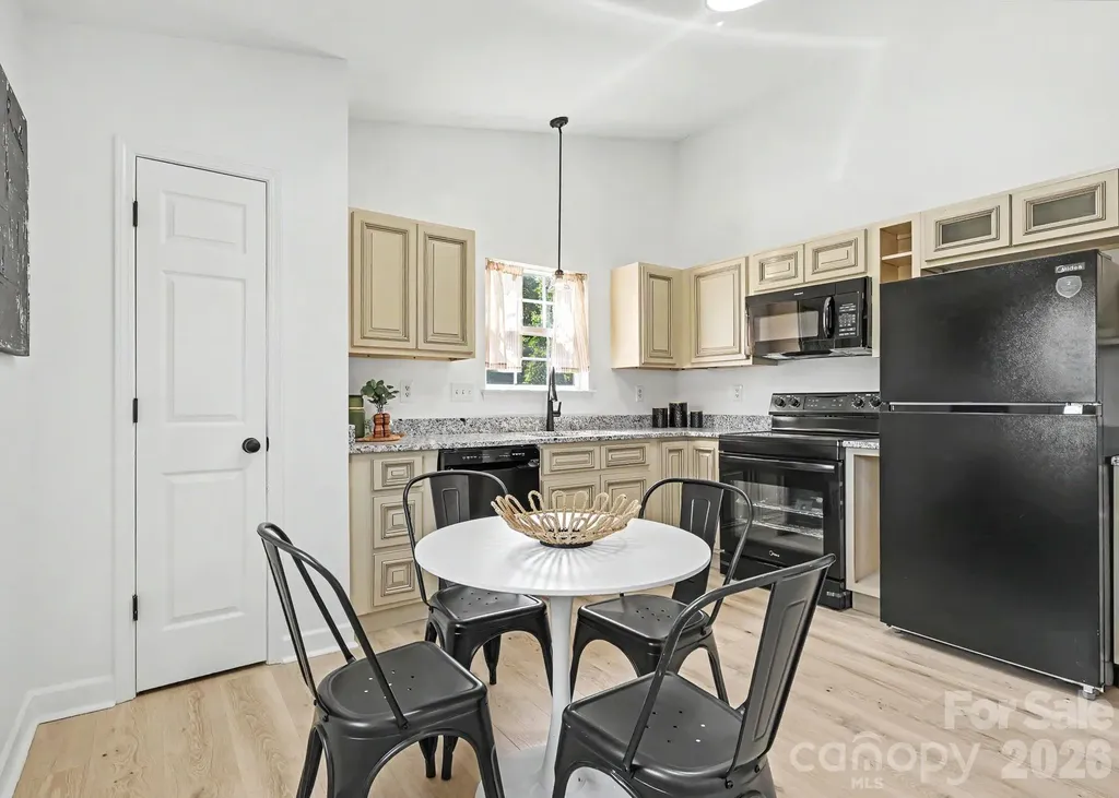 1745 Southwind Drive Charlotte NC 28216