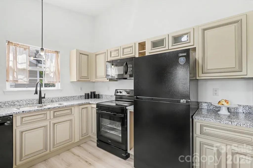 1745 Southwind Drive Charlotte NC 28216