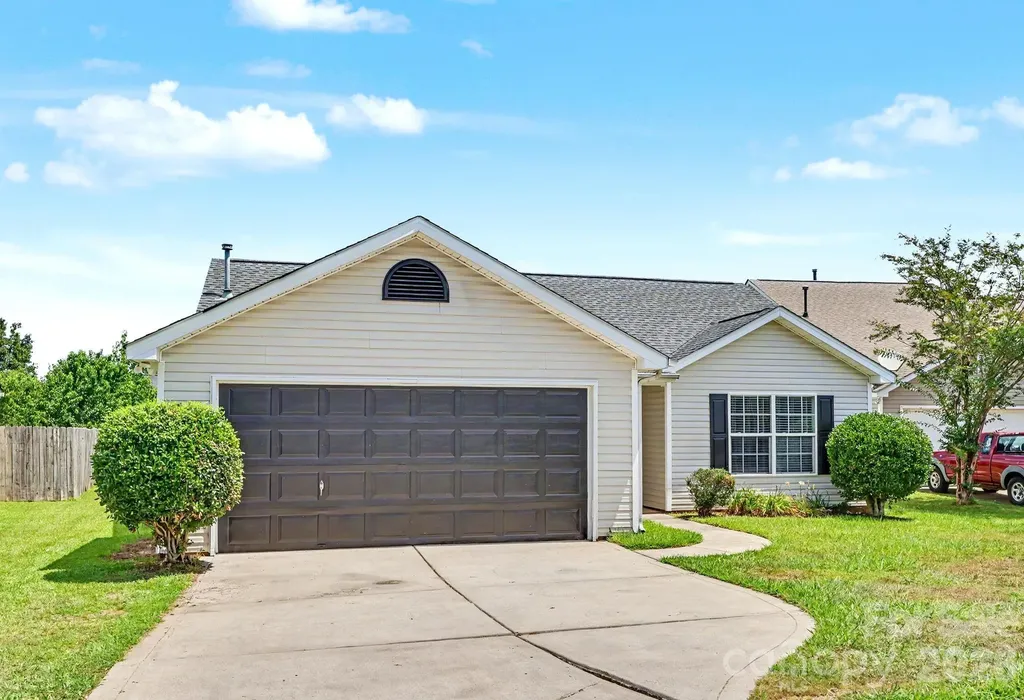 1745 Southwind Drive Charlotte NC 28216