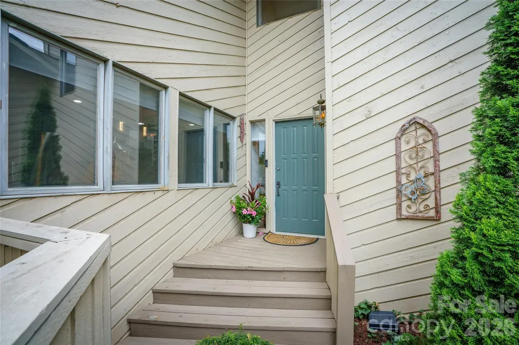 106 Deerlake Drive Asheville NC 28803