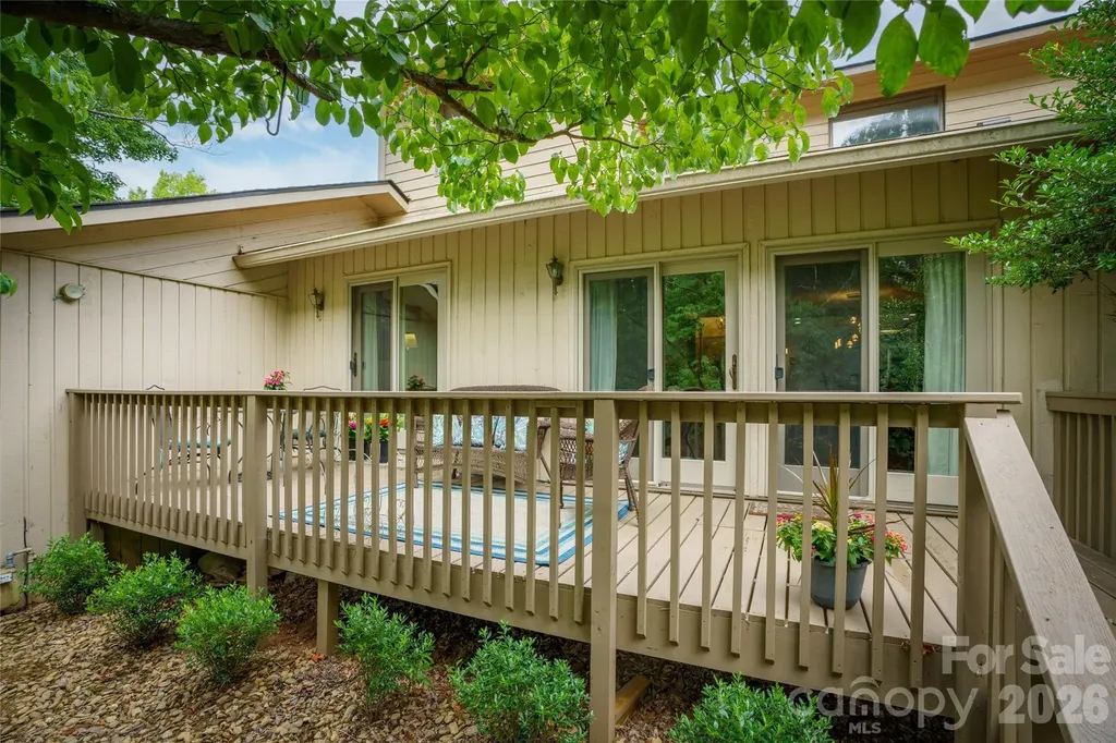 106 Deerlake Drive Asheville NC 28803