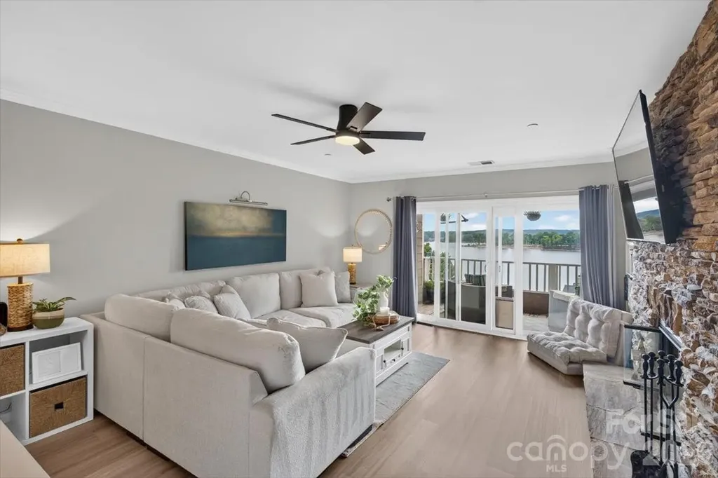 9709 Emerald Point Drive Charlotte NC 28278