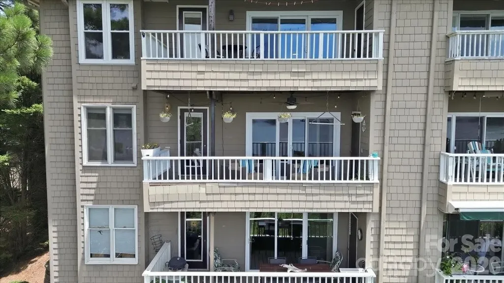 9709 Emerald Point Drive Charlotte NC 28278