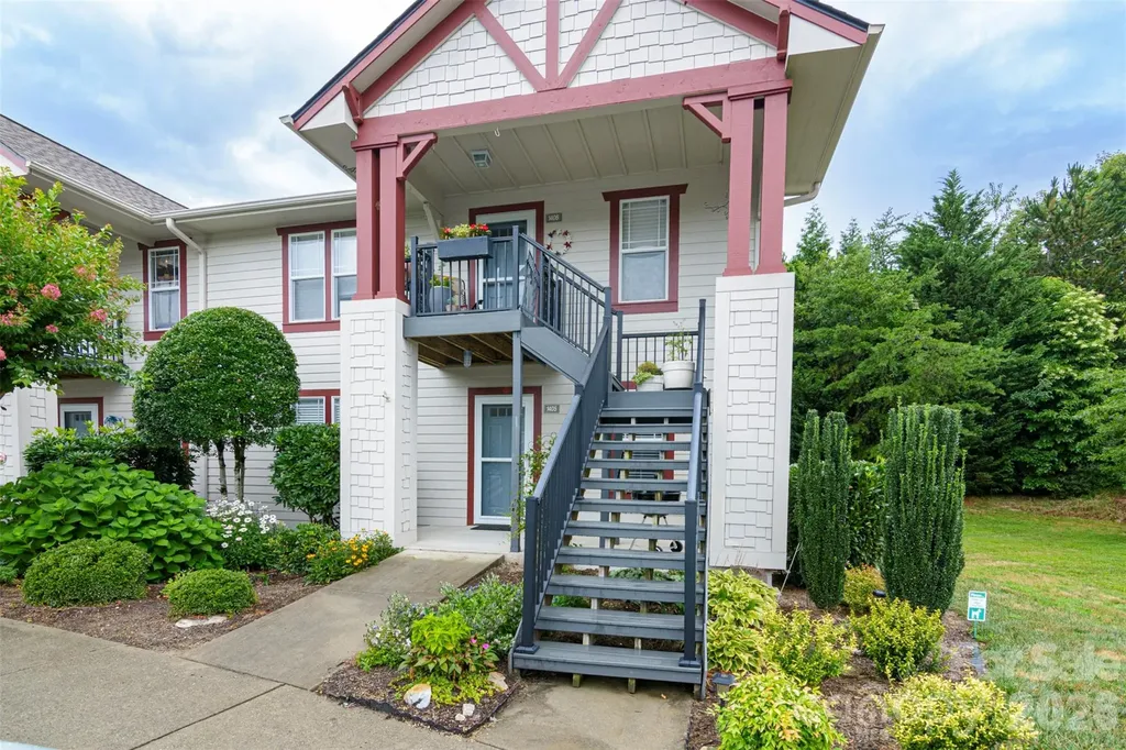 1405 Deermouse Way Hendersonville NC 28792