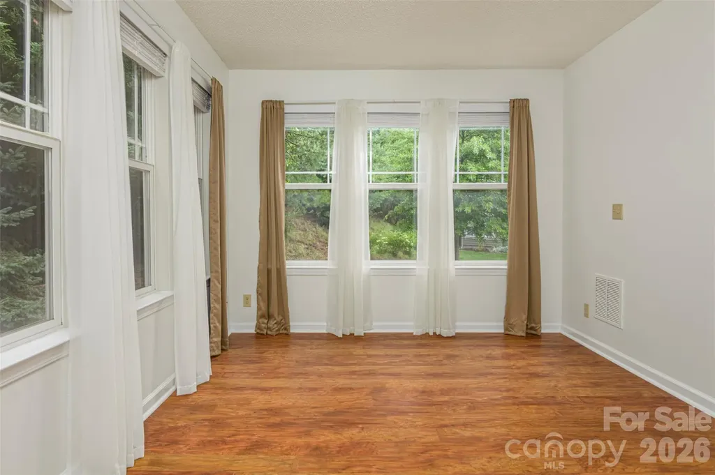 1405 Deermouse Way Hendersonville NC 28792
