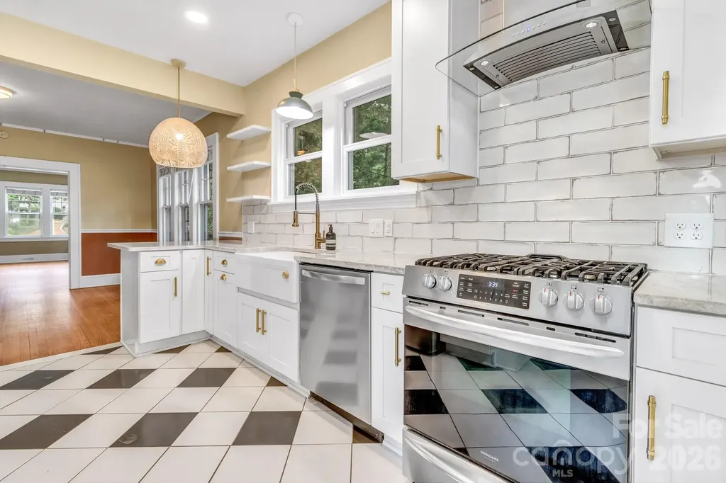 22 Fenner Avenue Asheville NC 28804