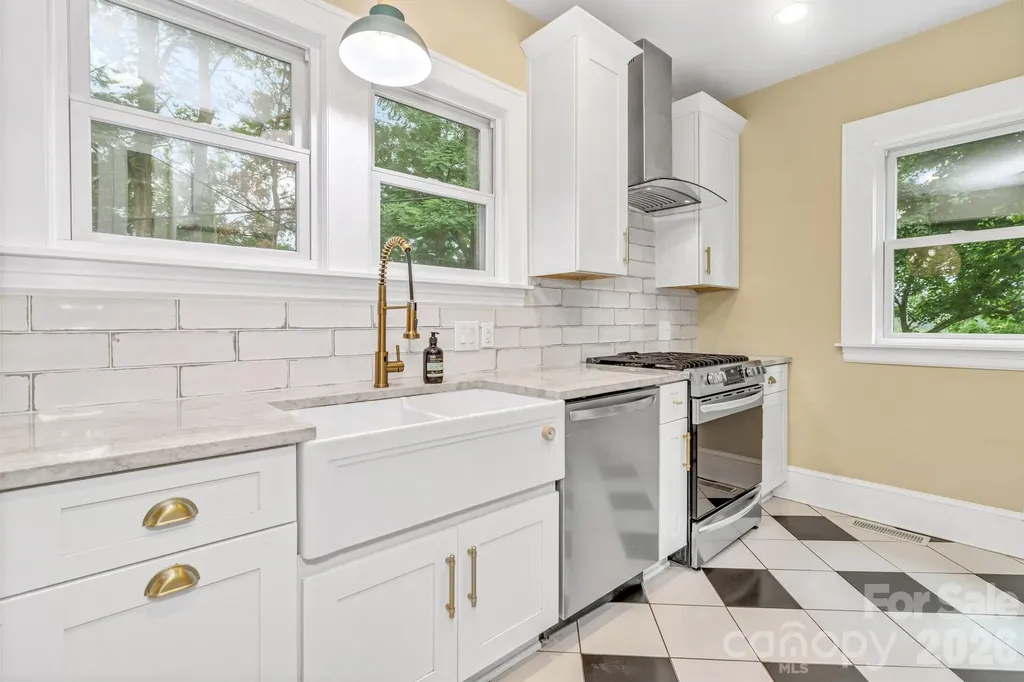 22 Fenner Avenue Asheville NC 28804