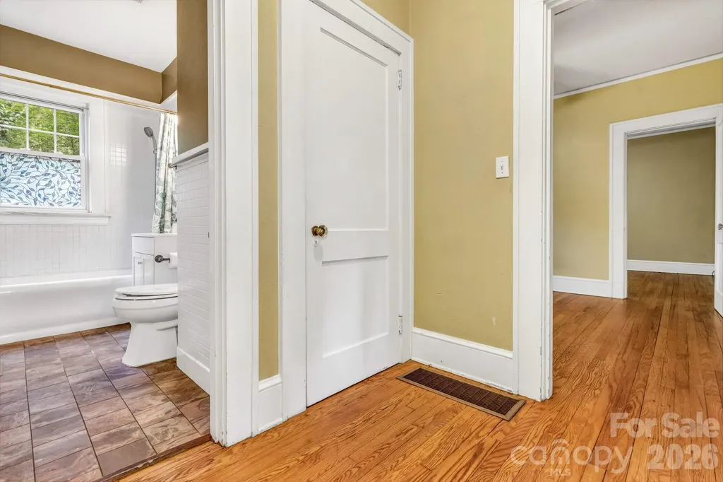 22 Fenner Avenue Asheville NC 28804