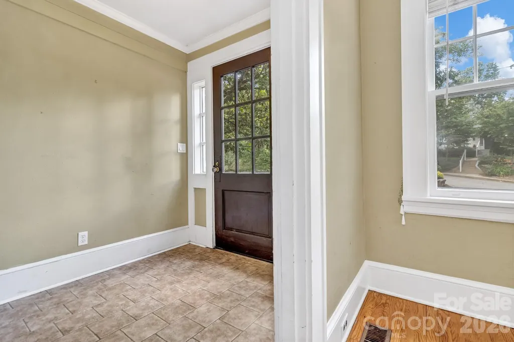 22 Fenner Avenue Asheville NC 28804
