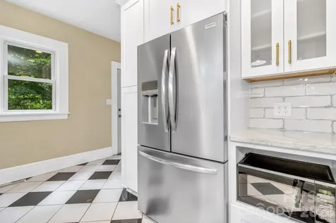22 Fenner Avenue Asheville NC 28804