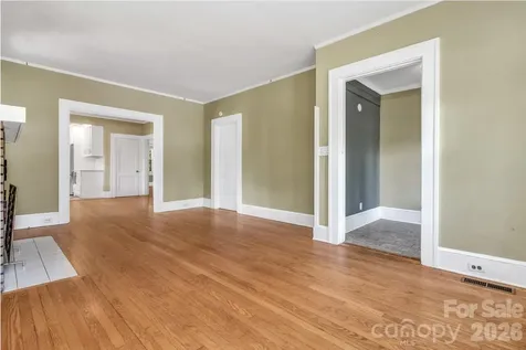 22 Fenner Avenue Asheville NC 28804
