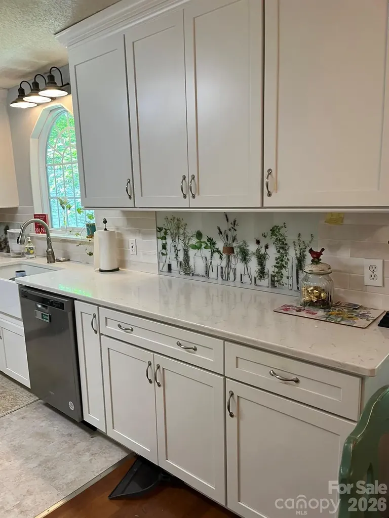 612 17th Avenue Drive SE Hickory NC 28602