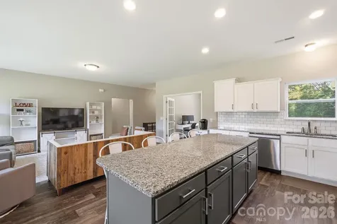 3154 NE 43rd Avenue Hickory NC 28601