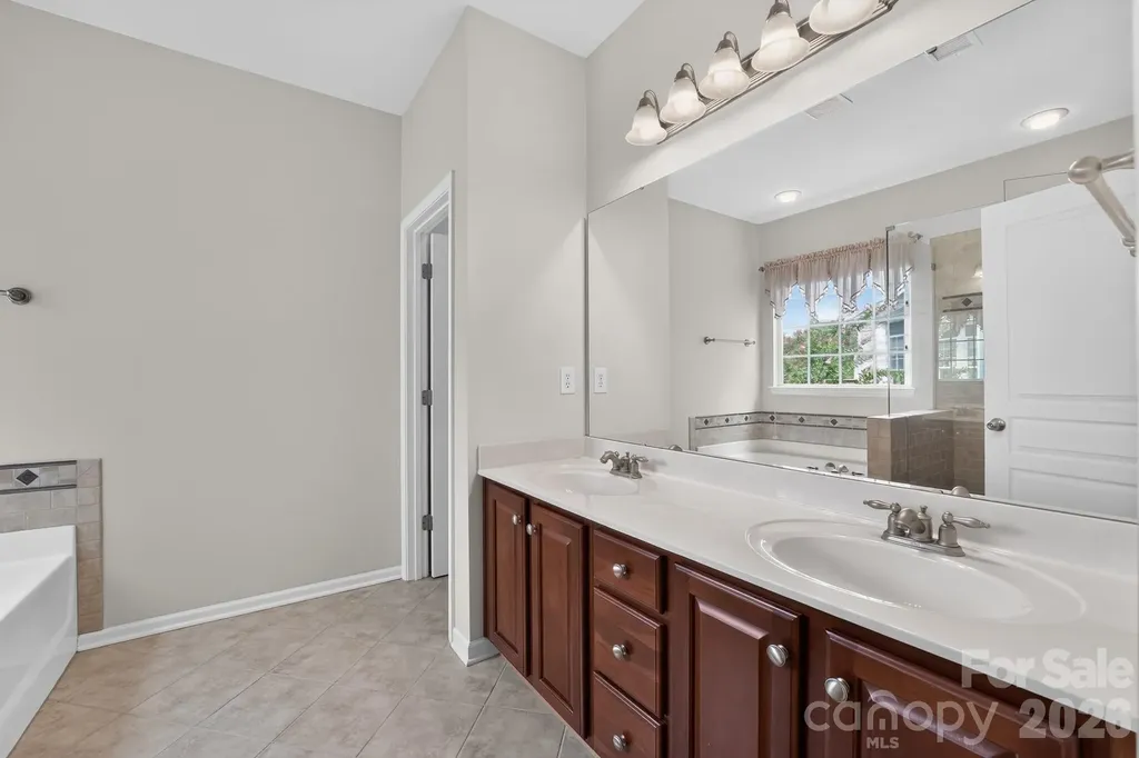 5918 Phyliss Lane Charlotte NC 28227