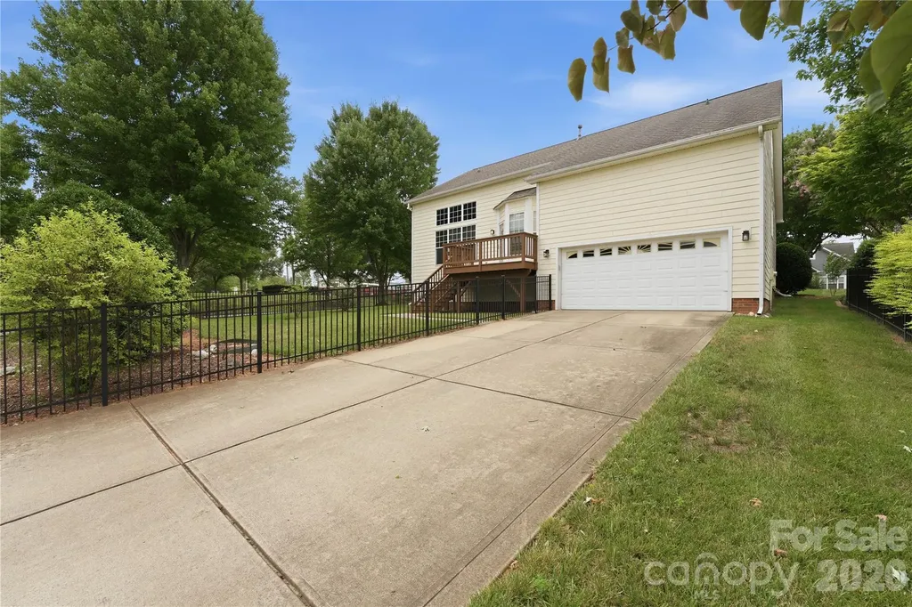 5918 Phyliss Lane Charlotte NC 28227