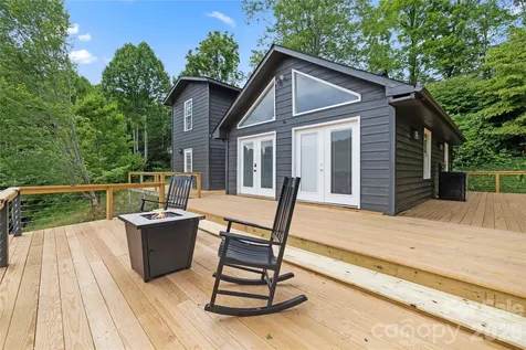 3954 Nc 80 Highway Bakersville NC 28705