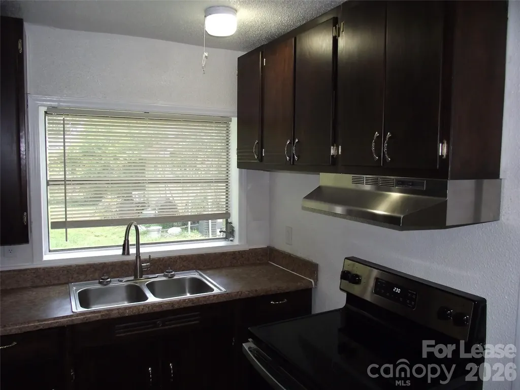 2310 Dundeen Street Charlotte NC 28216