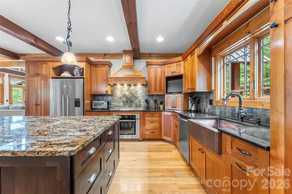 1814 Yellow Fork Trail E Nebo NC 28761