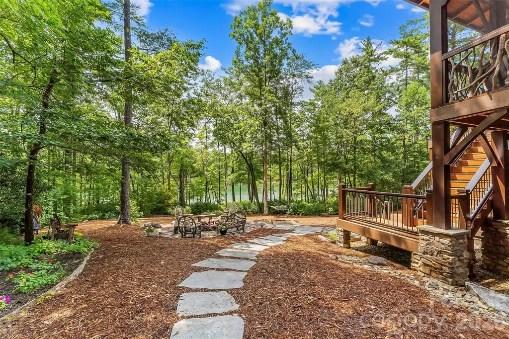 1814 Yellow Fork Trail E Nebo NC 28761