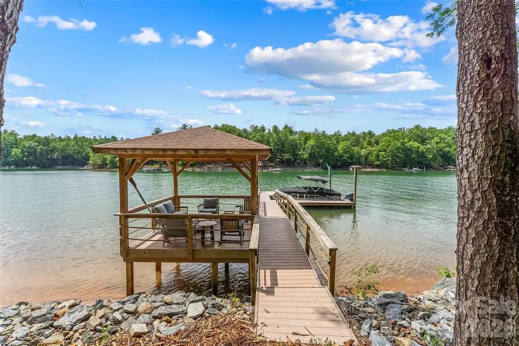 1814 Yellow Fork Trail E Nebo NC 28761