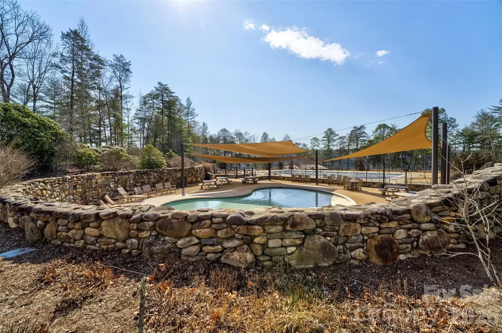 1814 Yellow Fork Trail E Nebo NC 28761