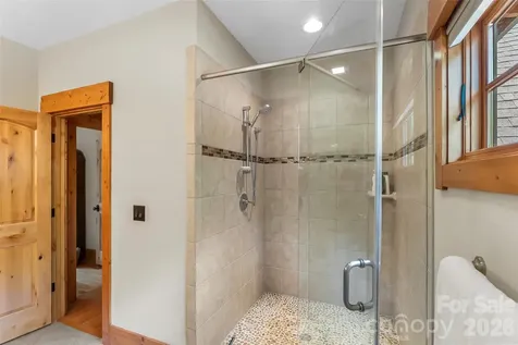 1814 Yellow Fork Trail E Nebo NC 28761