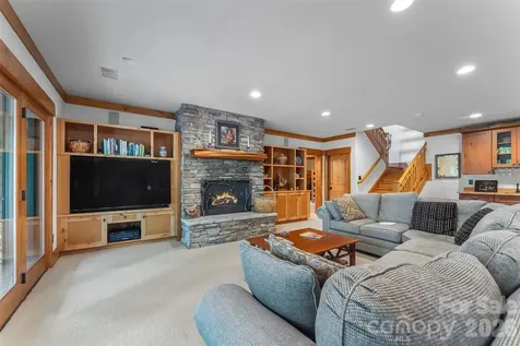 1814 Yellow Fork Trail E Nebo NC 28761