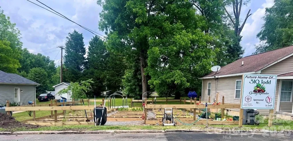 310 Todd Street Belmont NC 28012