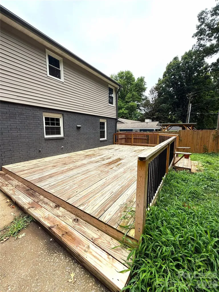 5406 Barrington Drive Charlotte NC 28215