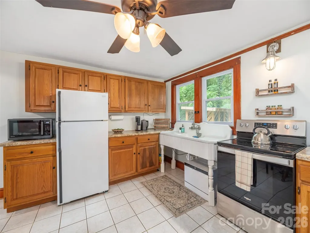 5249 Old Clyde Road Clyde NC 28721