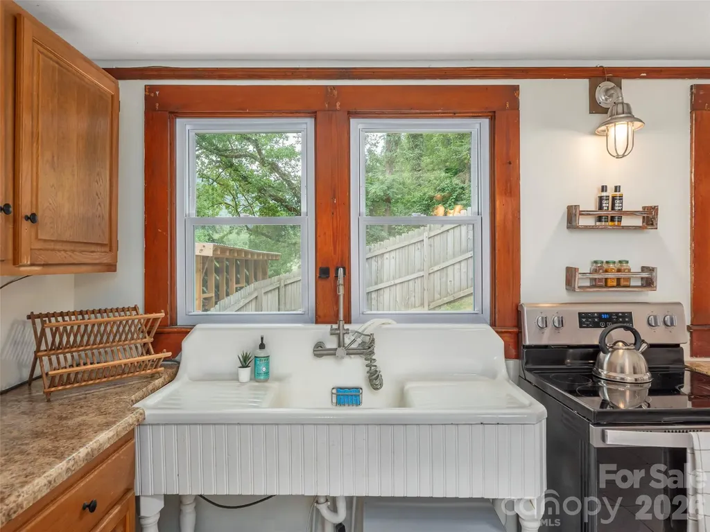 5249 Old Clyde Road Clyde NC 28721